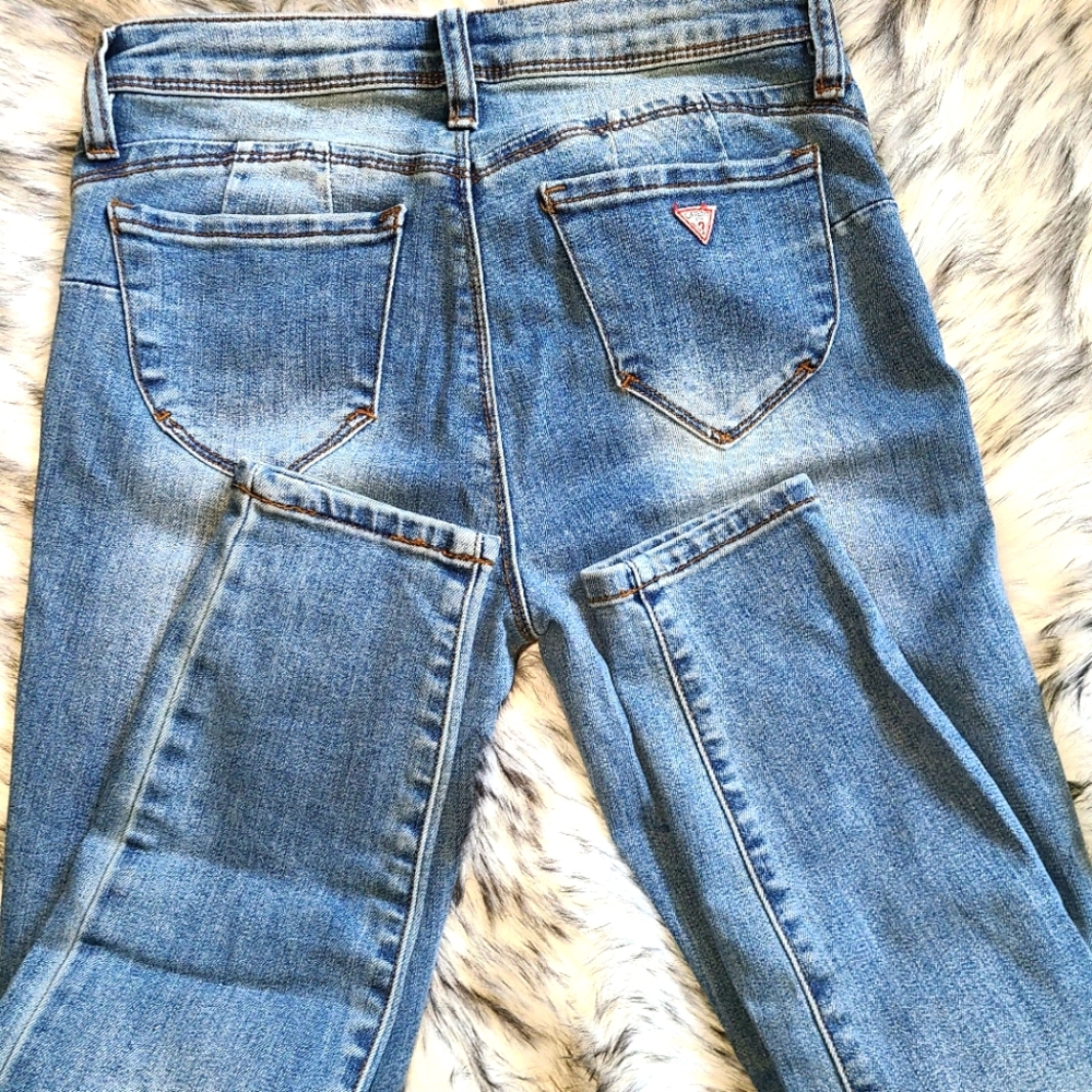 🔴SOLD🔴Guess skinny mid rise jeans